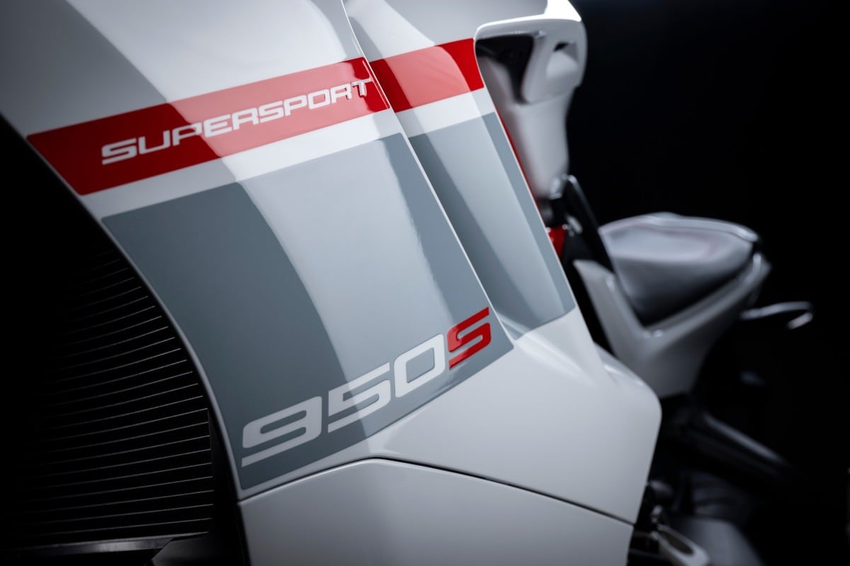 Ducati presenta la Supersport 950 S nella colorazione Stripe Livery